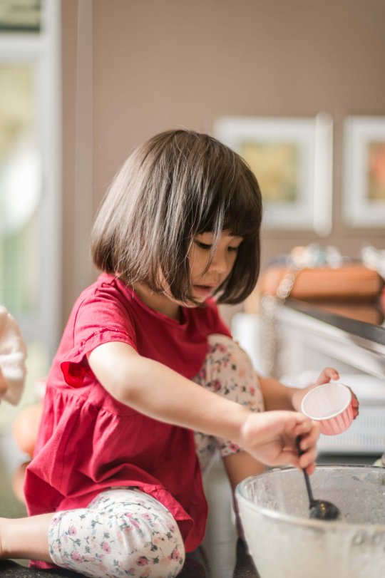 Sometimes it’s worth switching roles at home. (Tanaphong Toochinda / unsplash.com)