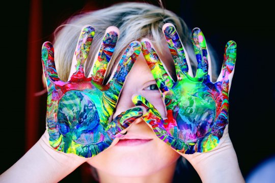 How to make children feel that they have the power to do things. (4k Wallpapeer/Pexels.com)