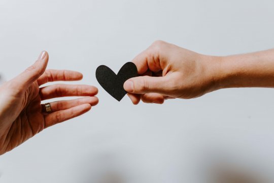 Support and gratitude help in everyday life (Kelly Sikkema / unsplash)